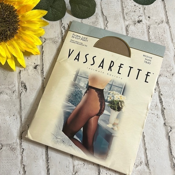 COPY - Vassarette Vintage Lace Hi Cut Panty Pantyhose Medium Nude - Picture 1 of 3